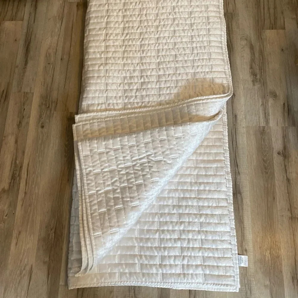 Hotel Collection Brick Blocked Design Shimmer Comforter Quilt size Queen